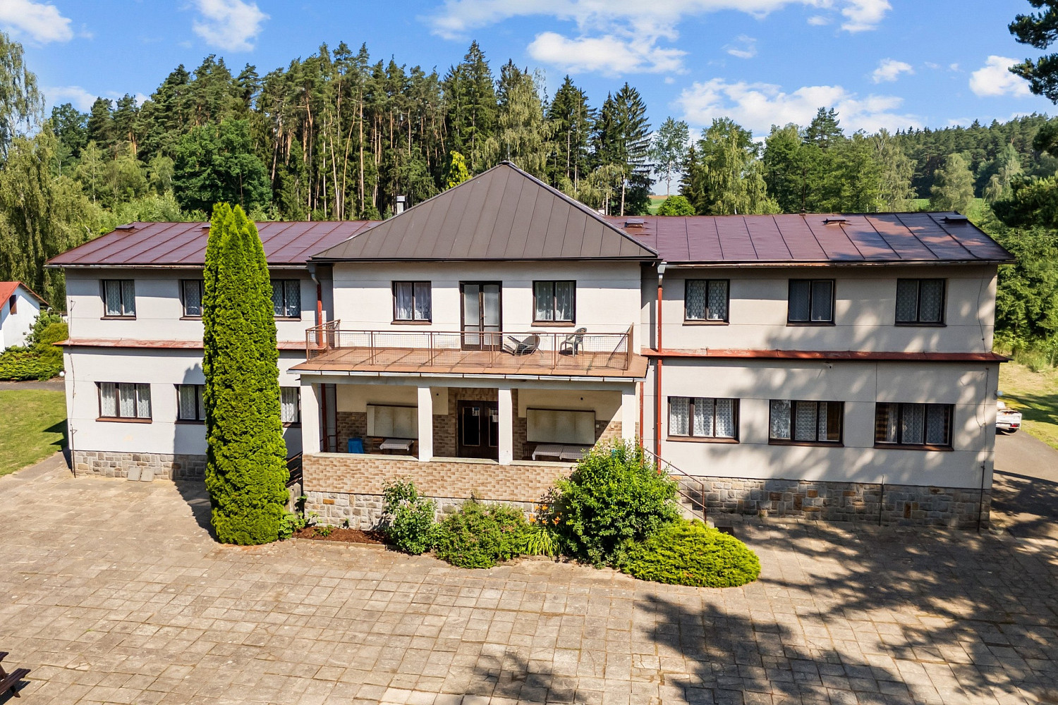 Prodej ubytovacího objektu 1 644 m²