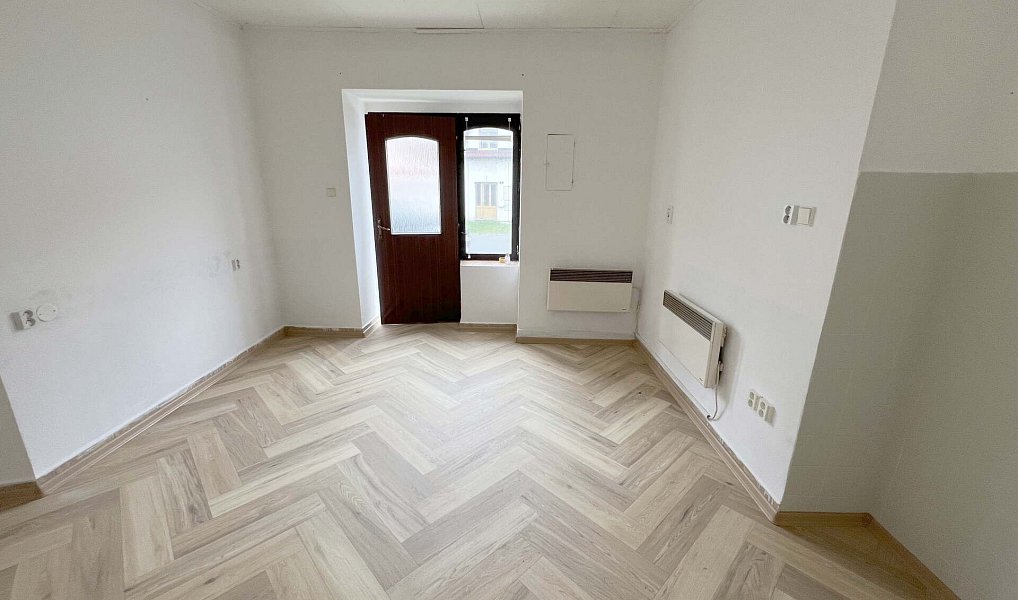 Pronájem kanceláře 25 m², Přeštice – náhled fotky 3
