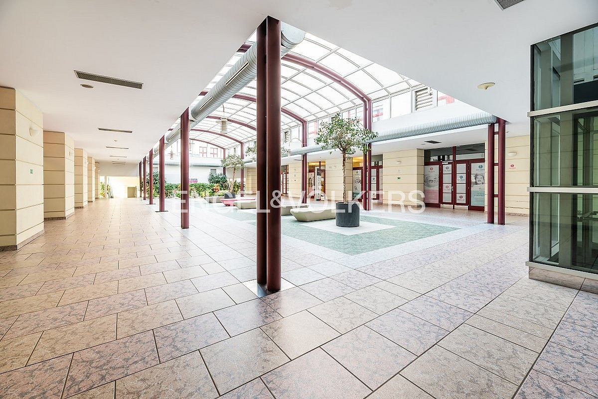Pronájem kanceláře 321 m² – fotografie 2