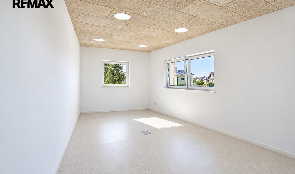 Pronájem kanceláře 110 m², Hradec Králové – náhled fotky 3