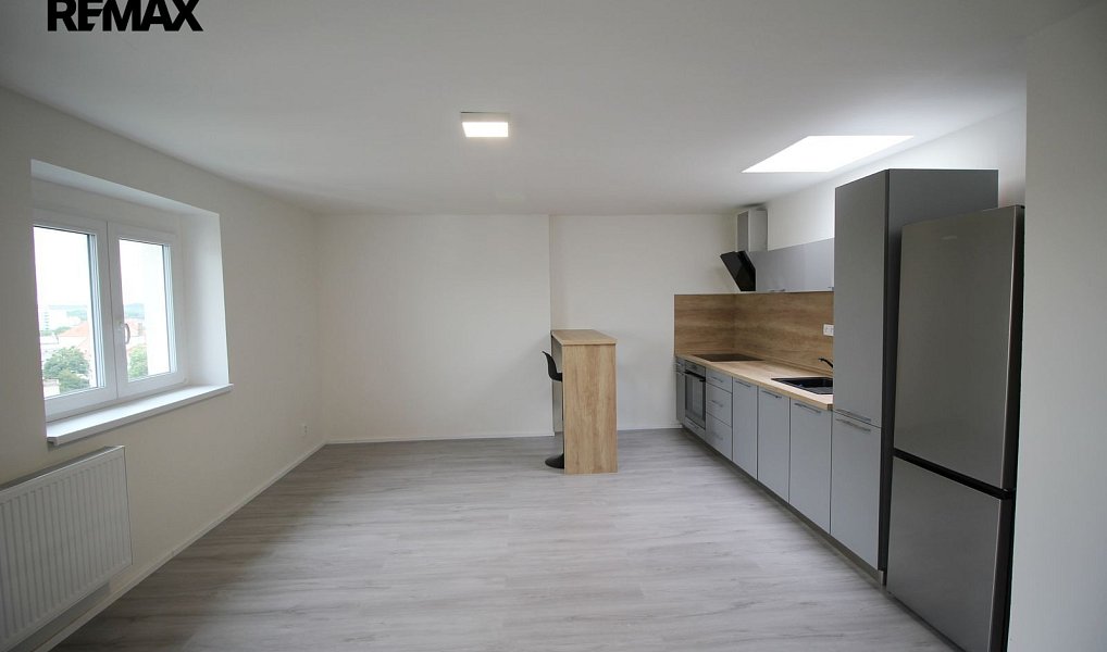 Pronájem bytu 1+kk 34 m², Kolín – náhled fotky 2