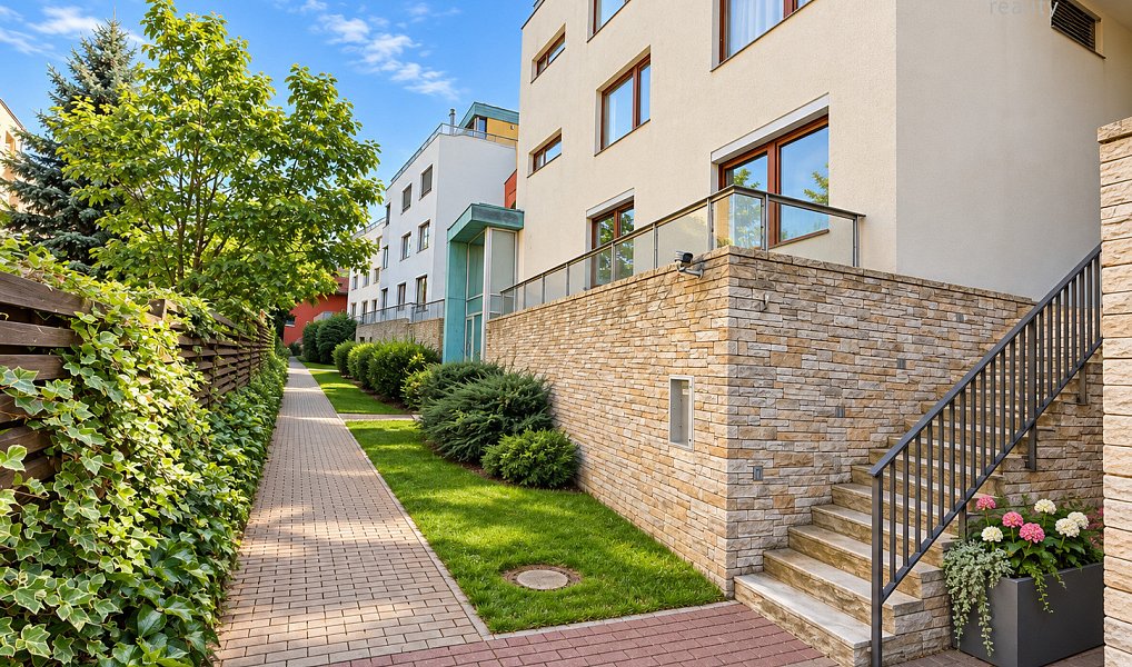 Pronájem bytu 2+kk 56 m², Praha – náhled fotky 3
