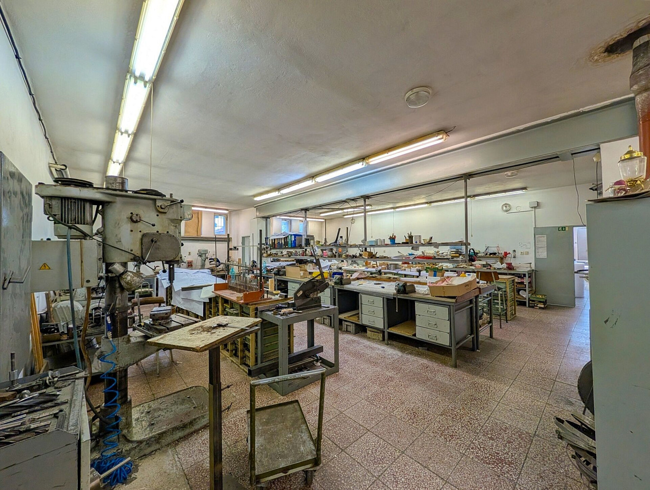 Prodej skladovacích prostor 950 m²