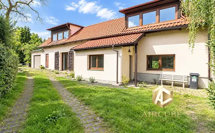 Pronájem domu 204 m² s pozemkem 275 m², Malá Strana, Dolní Břežany, okres Praha-západ
