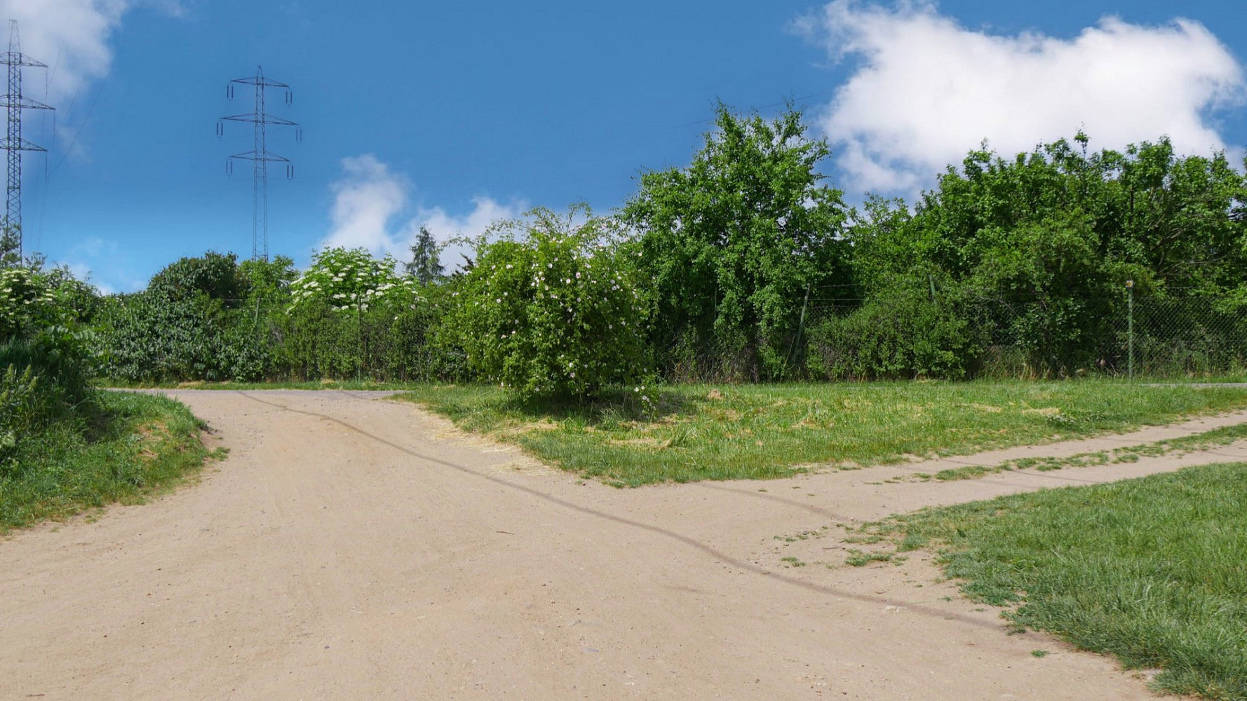 Prodej komerčního pozemku 2 761 m²