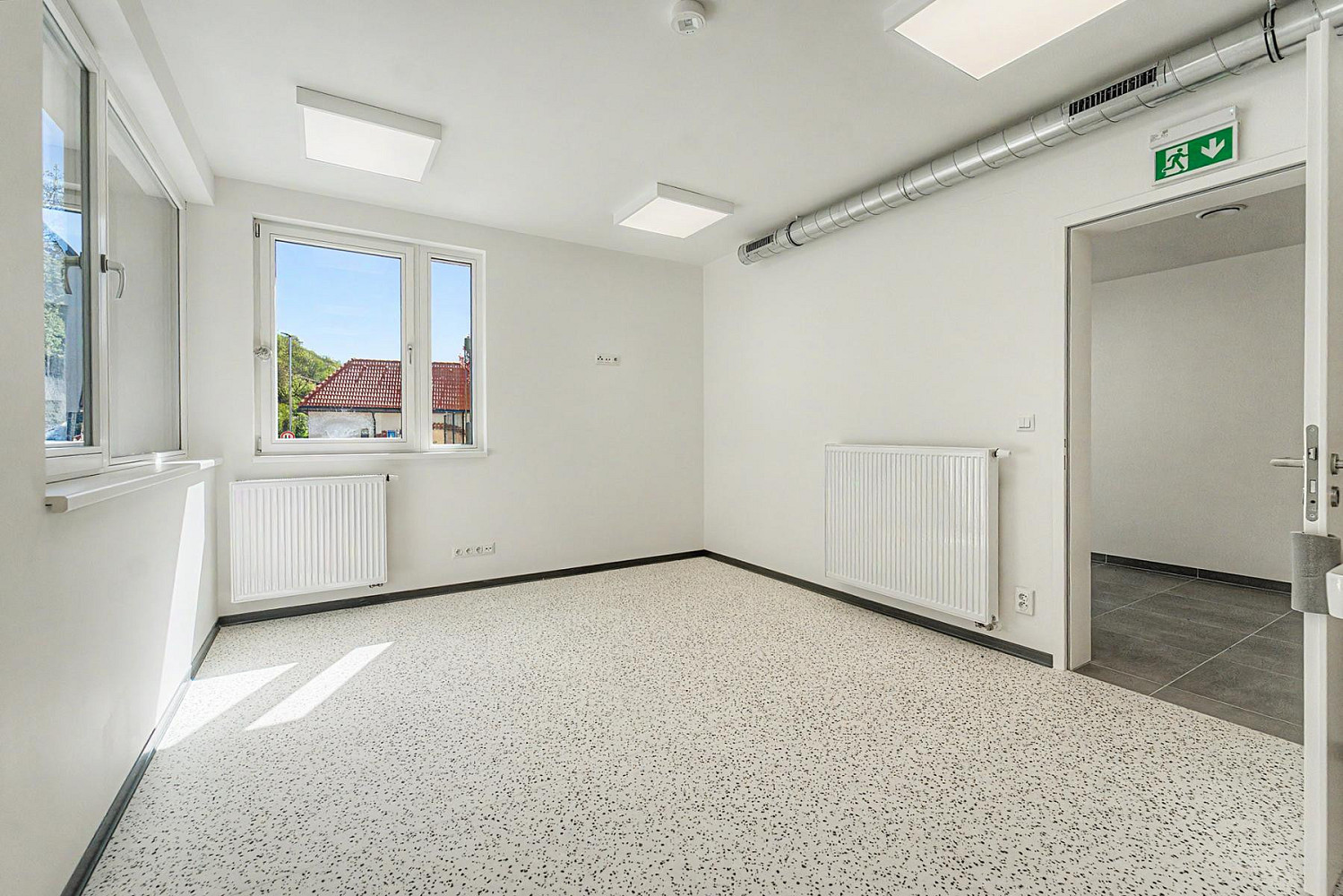 Pronájem komerčního objektu (jiného typu) 82 m² – fotografie 2
