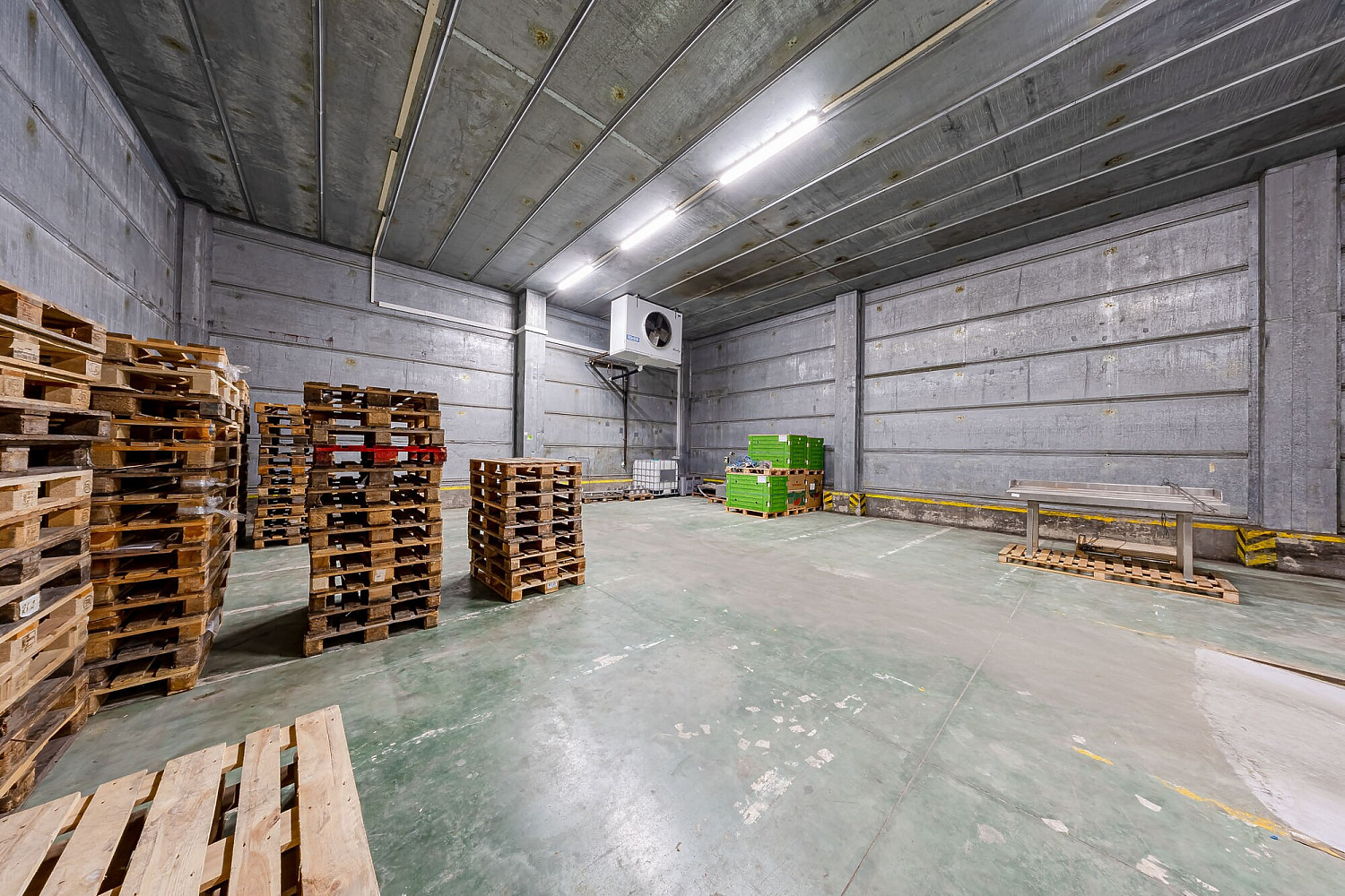 Pronájem skladovacích prostor 141 m² – fotografie 2