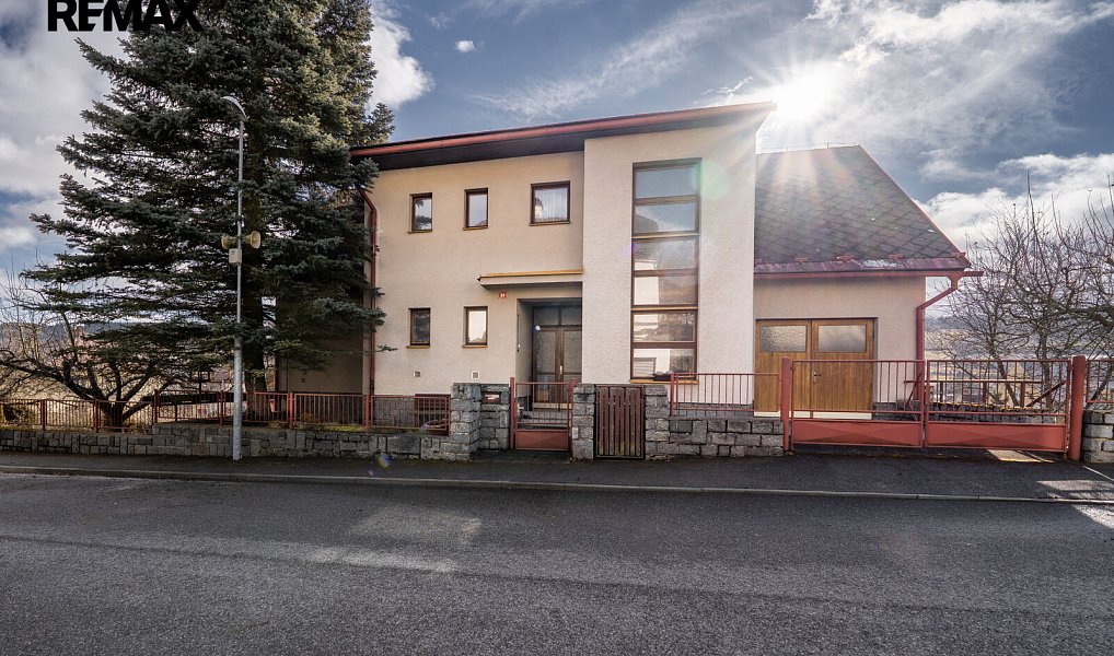 Prodej domu 210 m² s pozemkem 142 m², Vimperk – náhled fotky 3