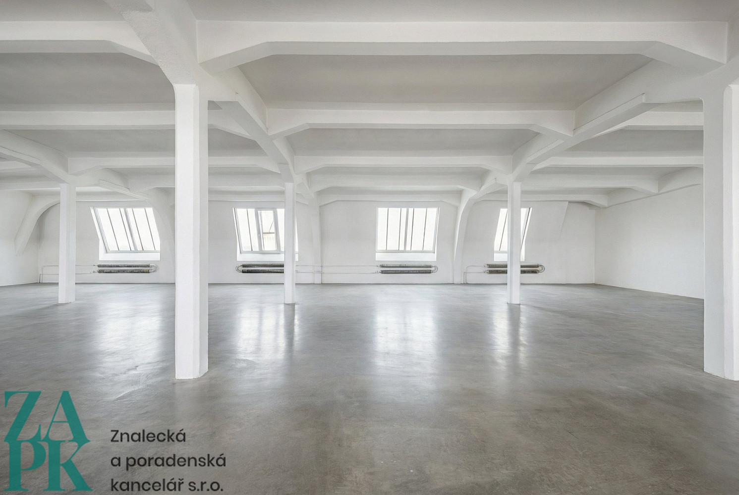 Pronájem kanceláře 303 m²