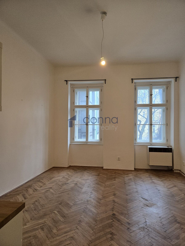 Pronájem bytu 1+kk 30 m² – fotografie 2