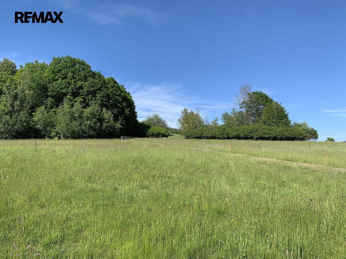 Prodej stavebního pozemku 1 015 m² – fotografie 2