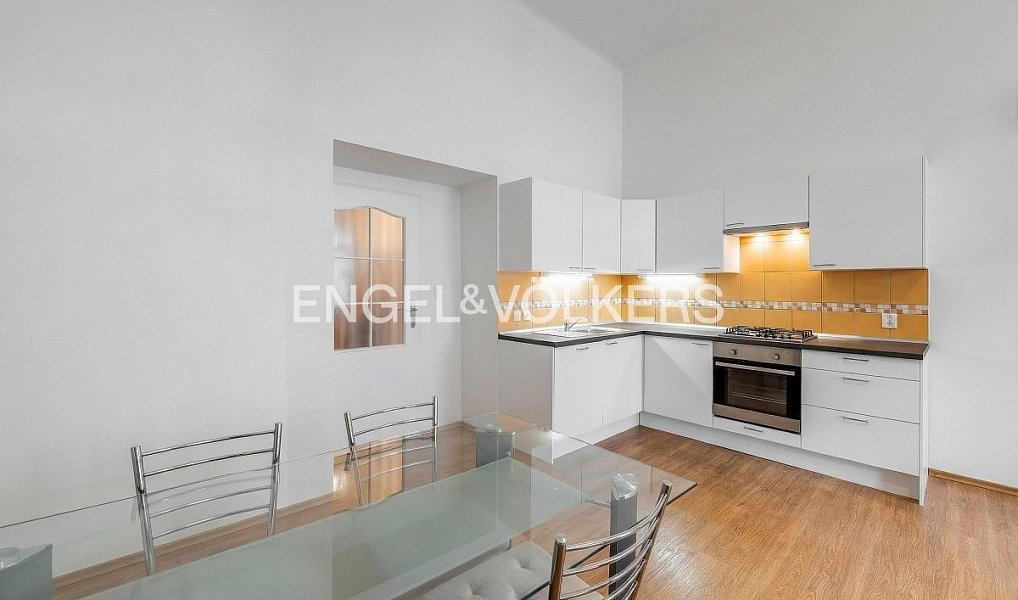 Prodej bytu 3+1 106 m², Praha – náhled fotky 2