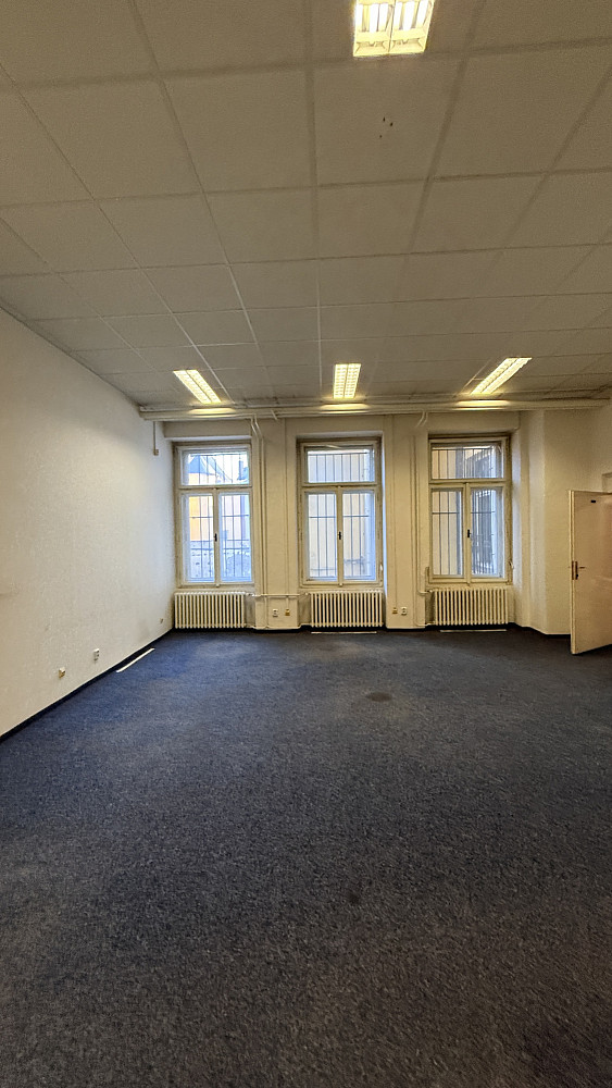 Pronájem kanceláře 50 m² – fotografie 3