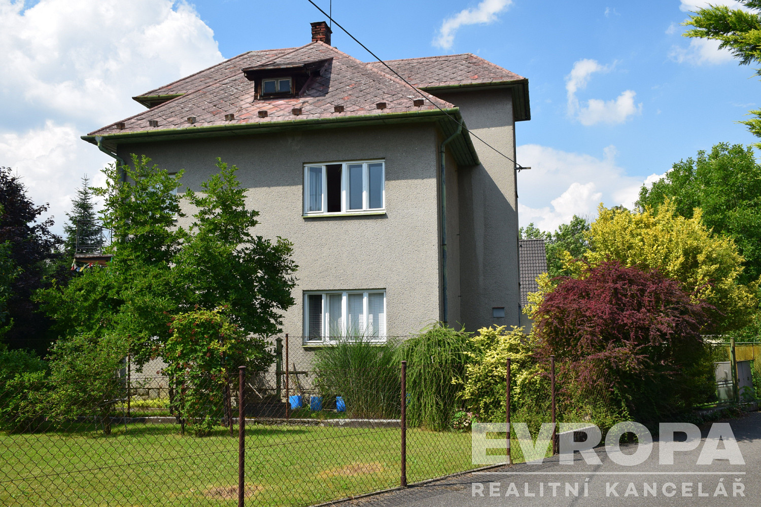 Prodej domu 189 m² s pozemkem 1 090 m²