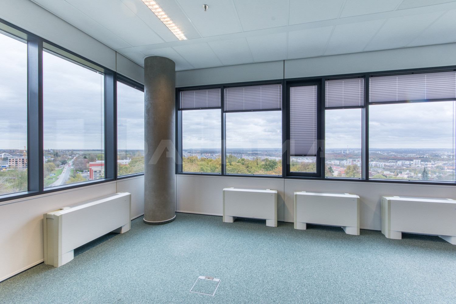 Pronájem moderních kancelářských prostor 1.154 m² na Praze 9 - Prosek. – pohled 2