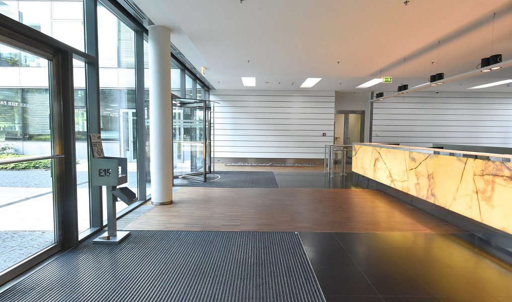 Pronájem kanceláře 1 057 m², Vestec – náhled fotky 10