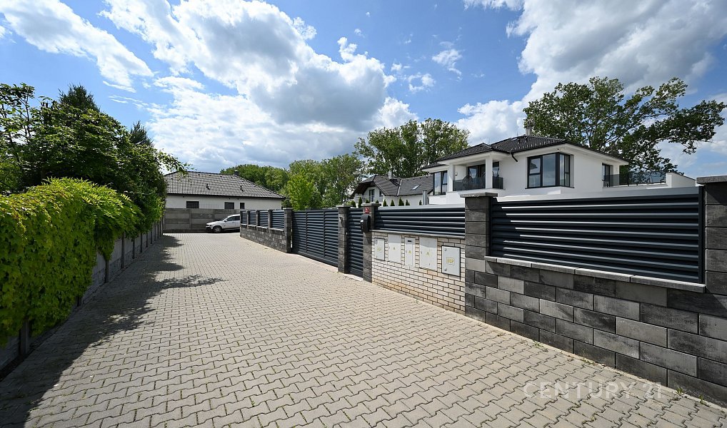 Prodej domu 243 m² s pozemkem 850 m², Květnice – náhled fotky 3