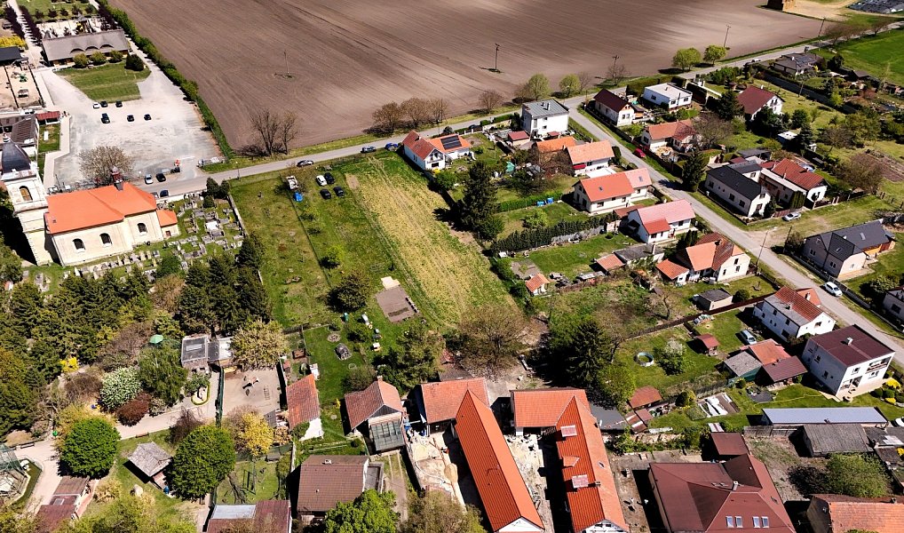 Prodej stavebního pozemku 2 030 m², Chleby – náhled fotky 12