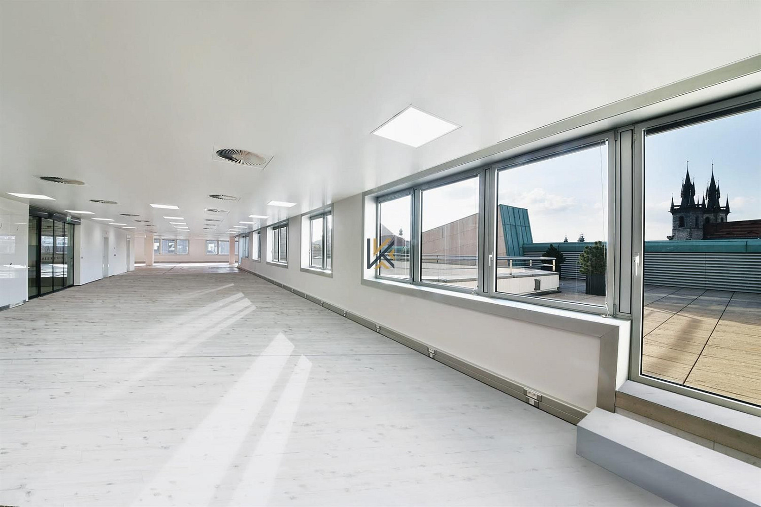 Pronájem kanceláře 674 m² – fotografie 3