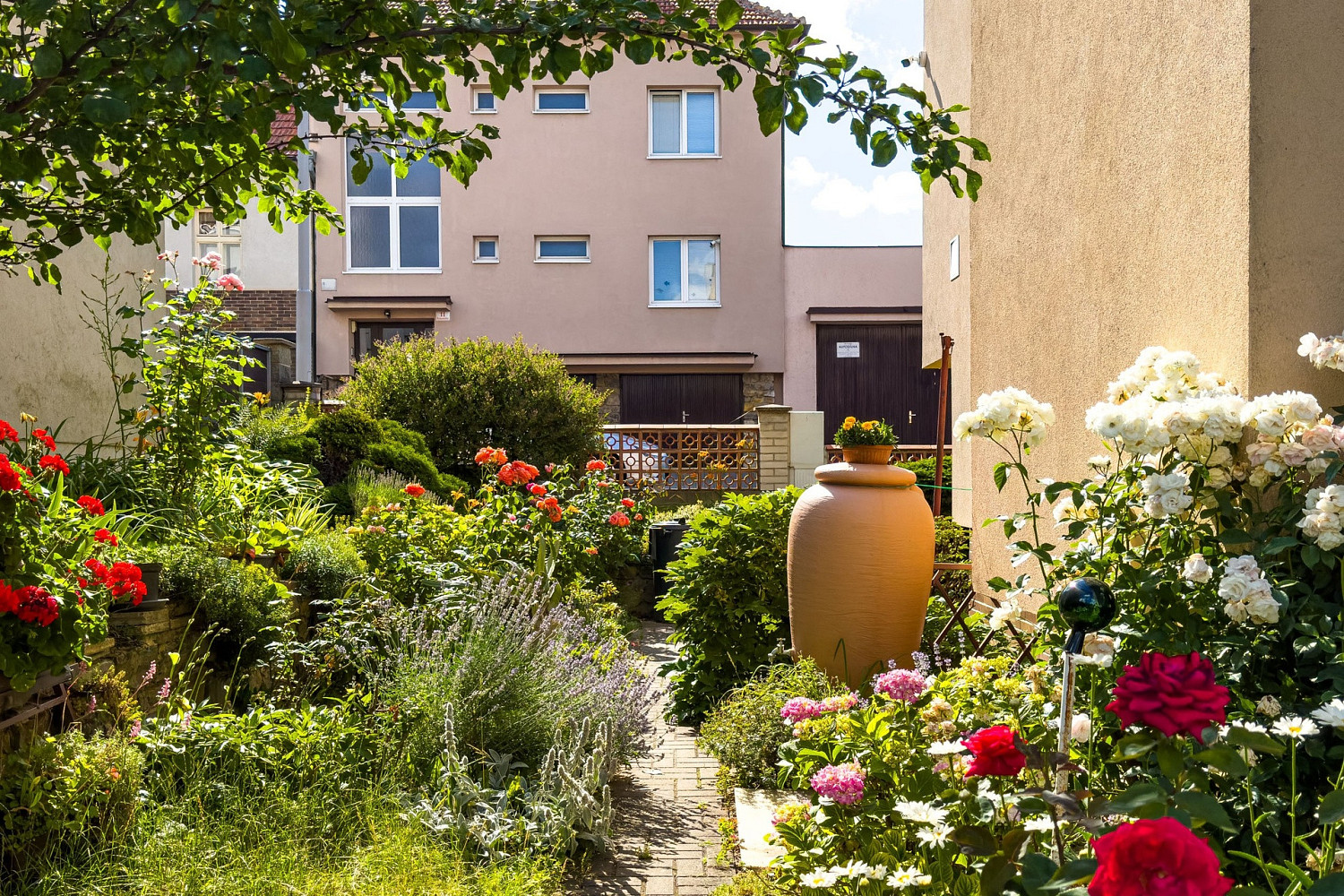 Prodej domu 245 m² s pozemkem 390 m² – fotografie 2