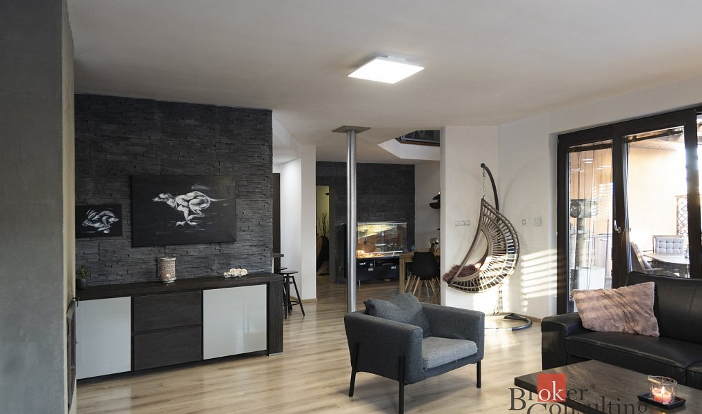 Prodej domu 280 m² s pozemkem 981 m², Hýskov – náhled fotky 10