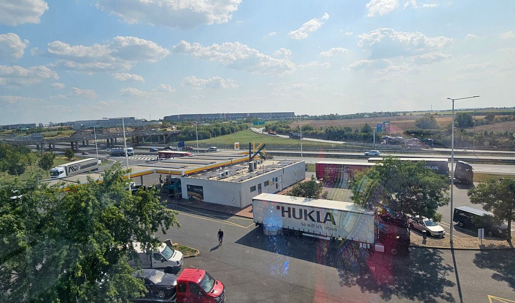 Pronájem kanceláře 555 m², Nupaky – náhled fotky 22