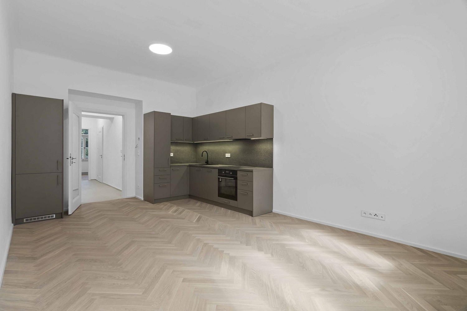 Pronájem bytu 4+kk 87 m² — photo 2
