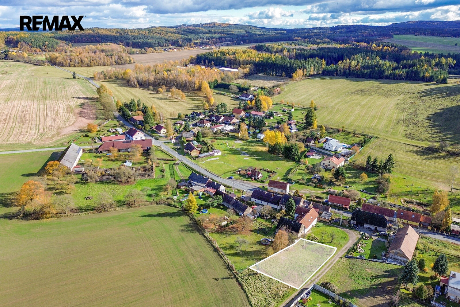 Prodej stavebního pozemku 757 m² – fotografie 2