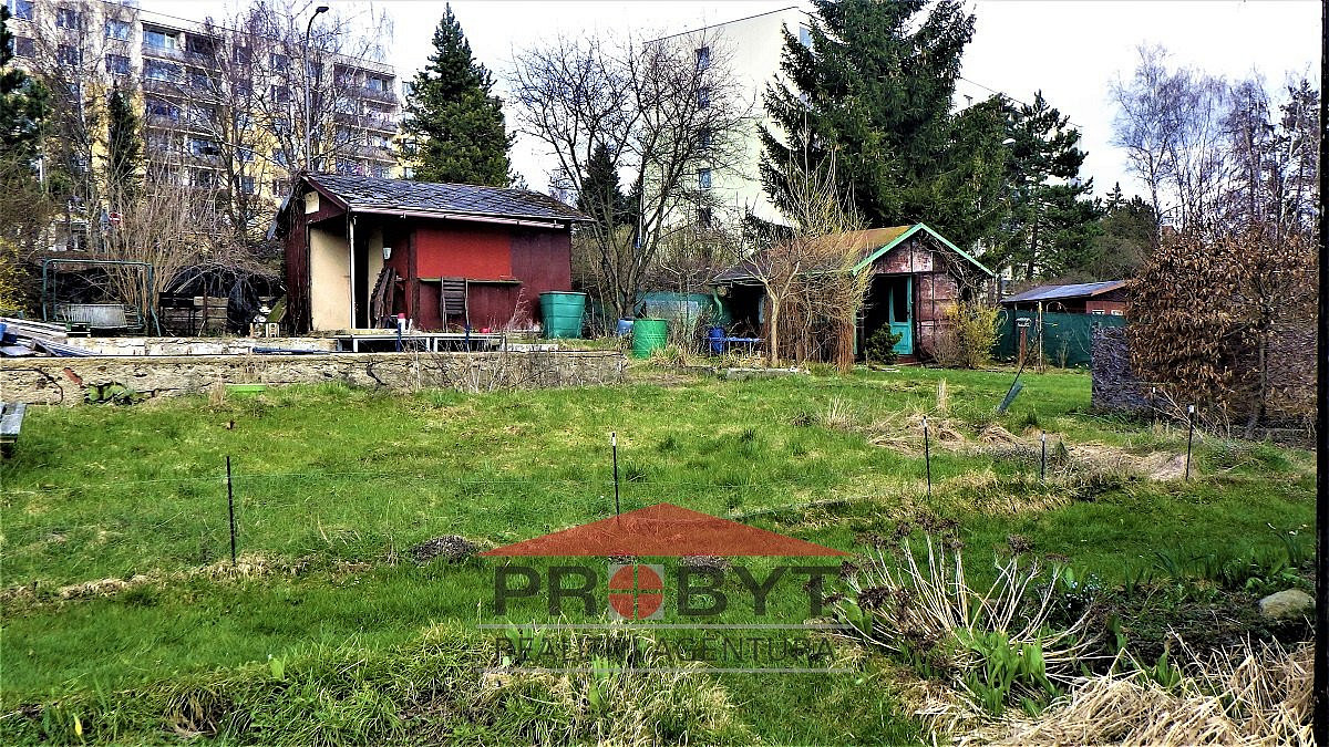 Prodej stavebního pozemku 1 051 m² – fotografie 2