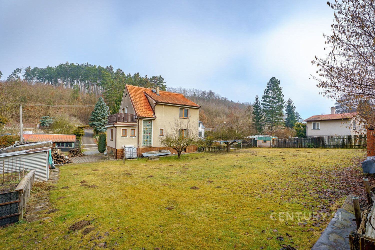 Prodej stavebního pozemku 2 000 m² – fotografie 3
