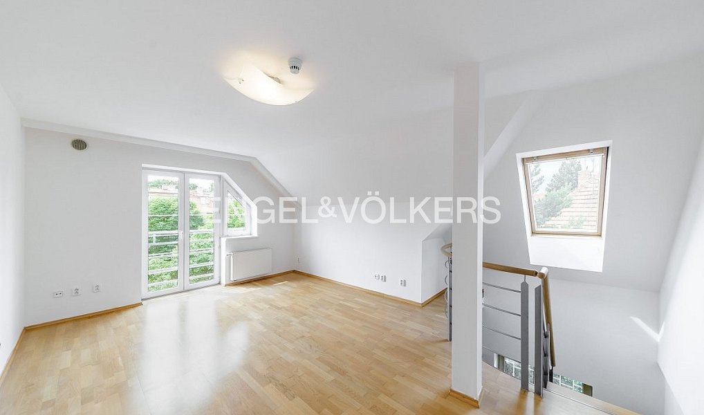 Pronájem domu 514 m² s pozemkem 644 m², Praha – náhled fotky 11
