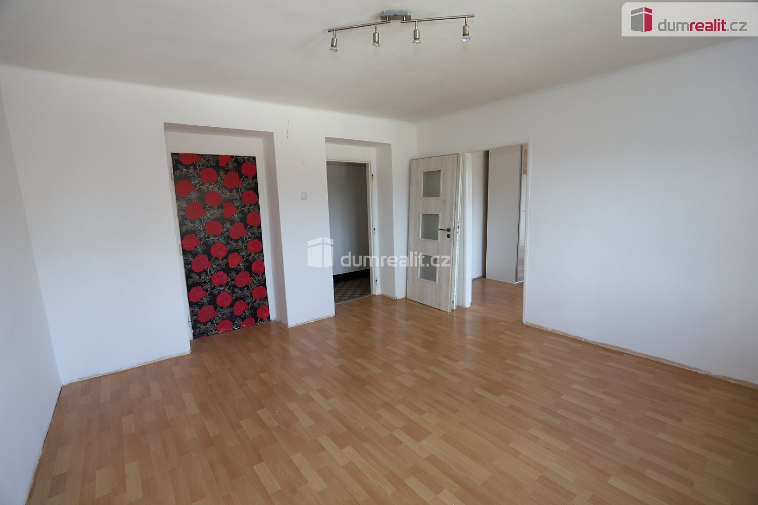 Pronájem bytu 2+1 65 m² – fotografie 3