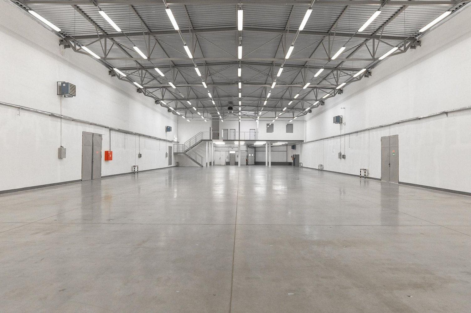 Pronájem skladovacích prostor 1 395 m² – fotografie 4