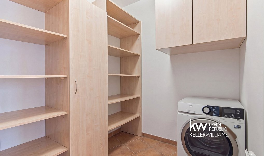 Prodej bytu 4+kk 95 m², Praha – náhled fotky 37