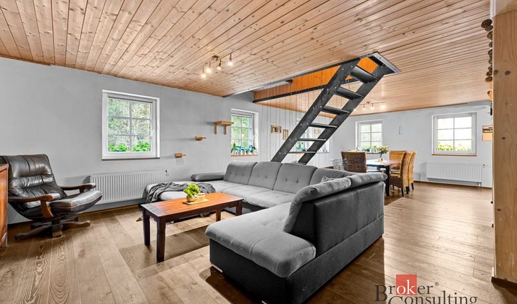 Prodej domu 650 m² s pozemkem 906 m², Strážné – náhled fotky 2