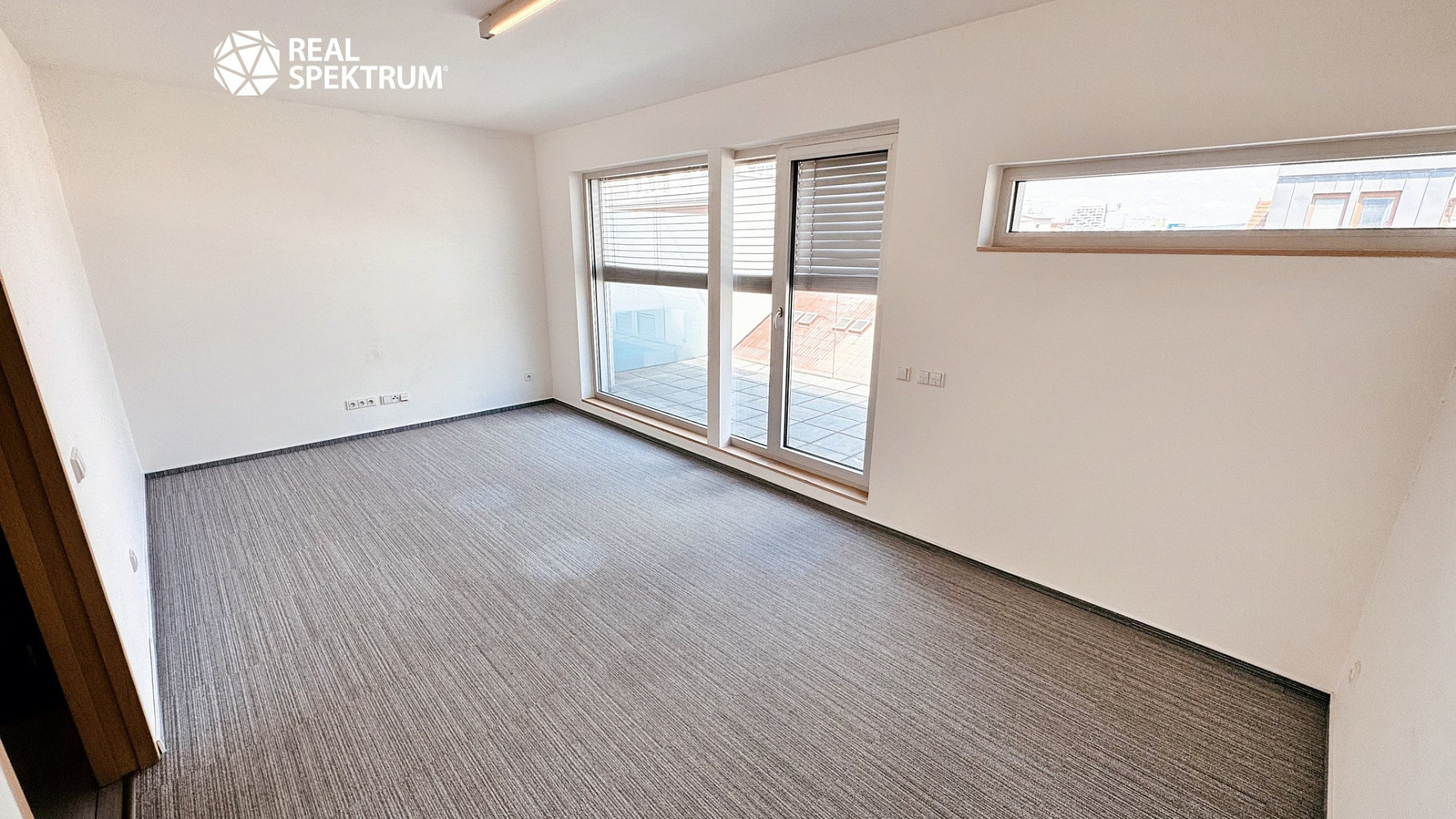 Pronájem kanceláře 125 m² — photo 2