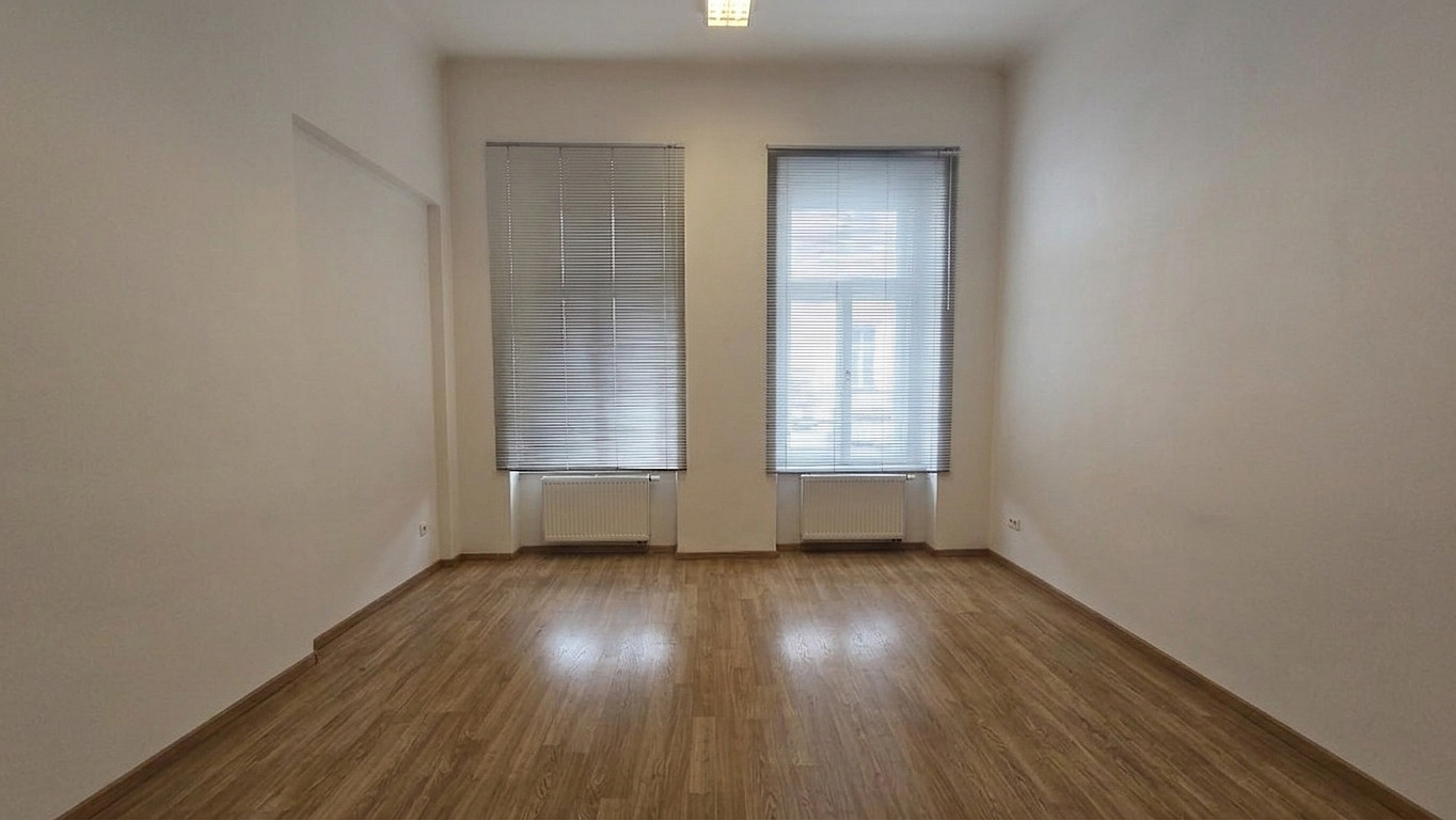 Pronájem kanceláře 16 m² — photo 4