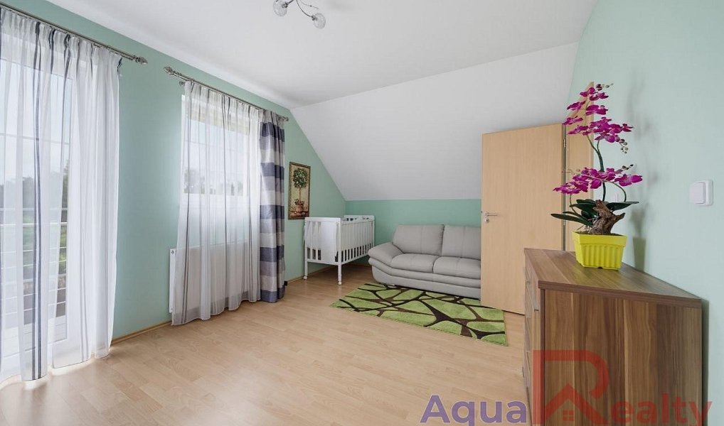 Prodej domu 206 m² s pozemkem 907 m², Nová Role – náhled fotky 18