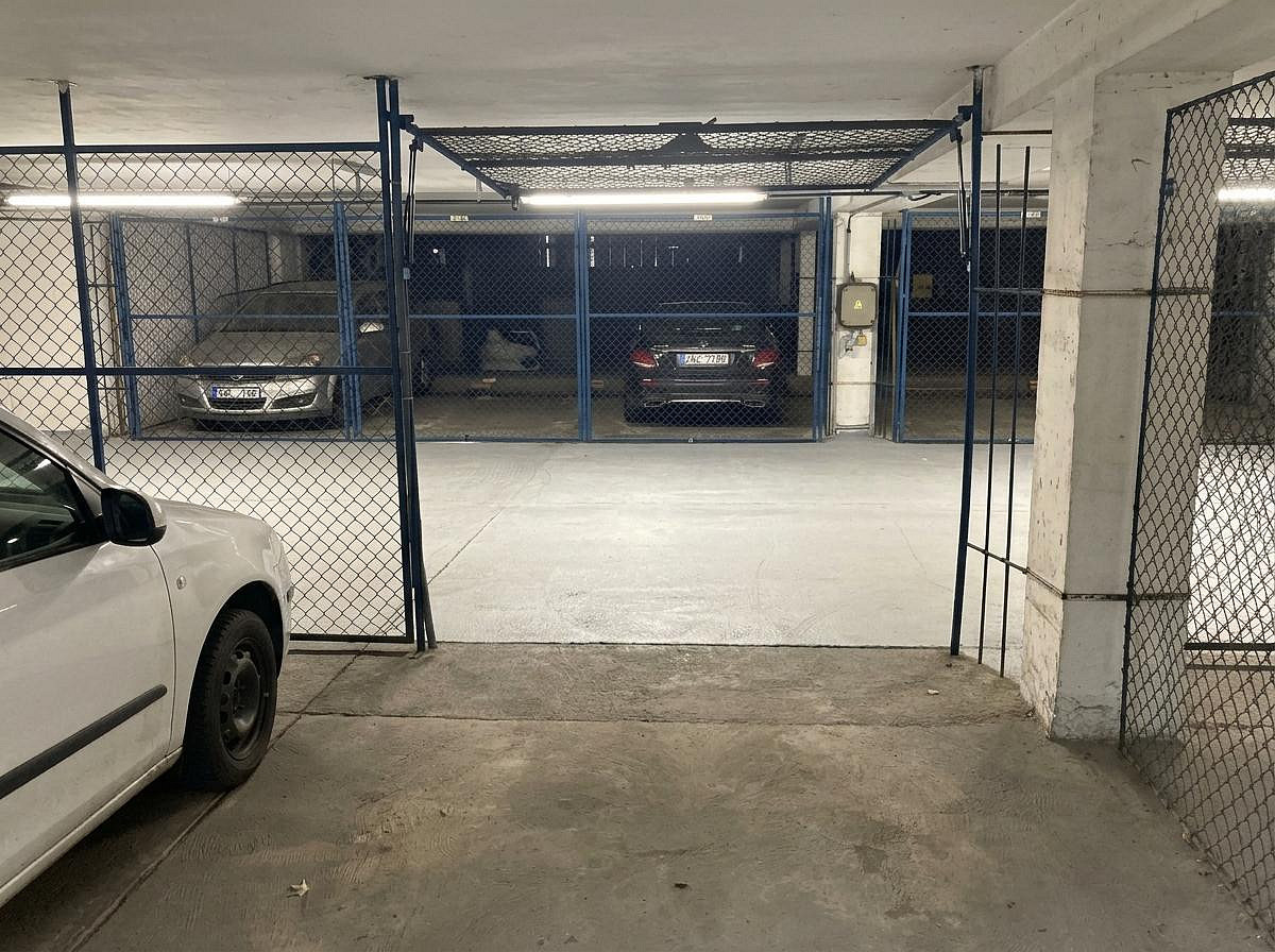 Prodej zabezpečeného garážového stání AUTOPARK Milevská, Praha 4 – fotografie 4