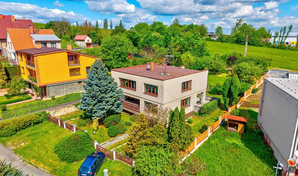 Prodej domu 246 m² s pozemkem 990 m², Sedlčany – fotka 1 z 37