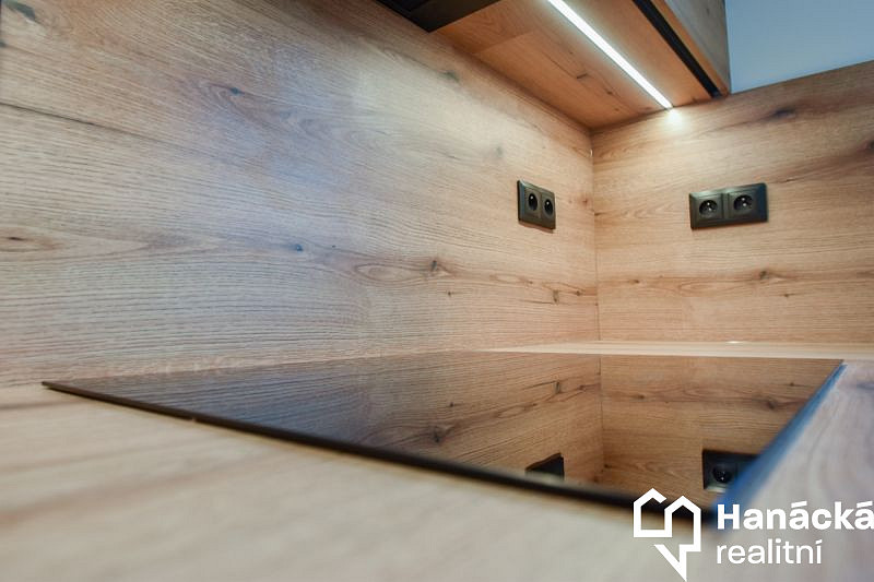 Pronájem bytu 2+kk 61 m² – pohled 4