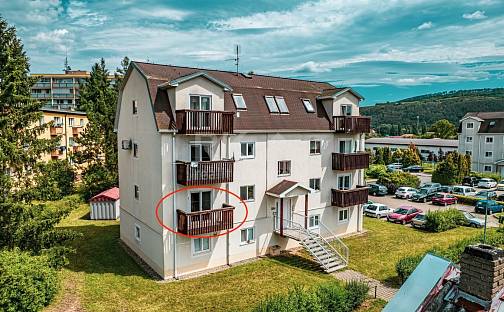 Prodej bytu 3+1 60 m², Pod Hájem, Králův Dvůr, okres Beroun