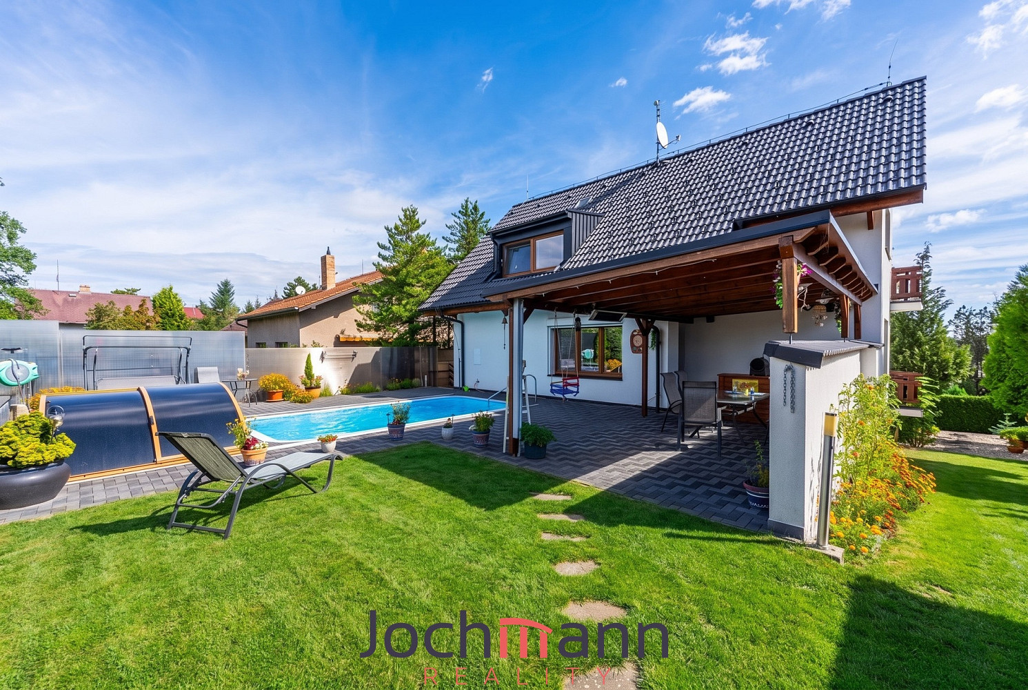 Prodej domu 234 m² s pozemkem 747 m² – fotografie 2