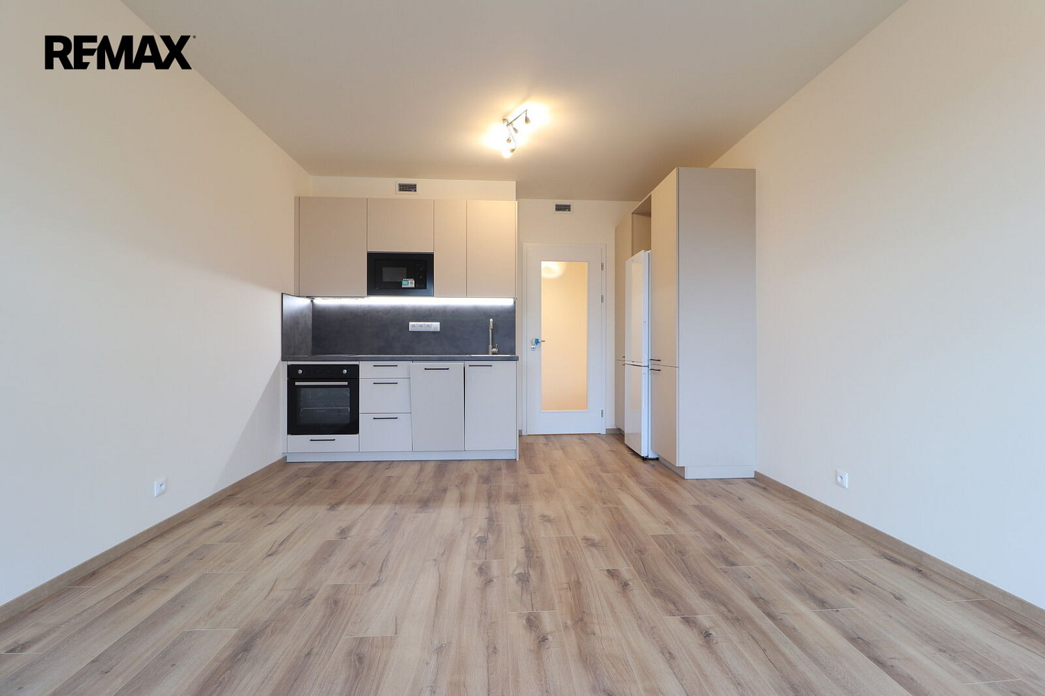 Pronájem bytu 1+kk 30 m² – fotografie 2