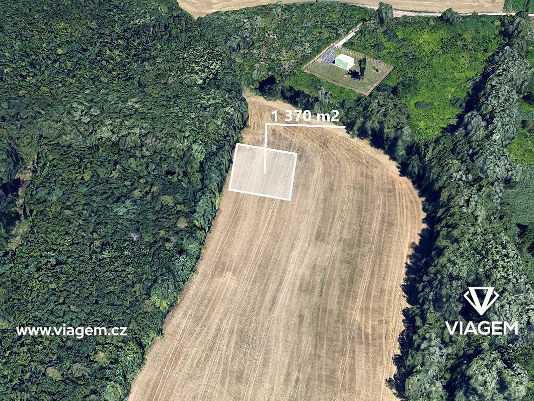 Prodej pole 1 370 m²