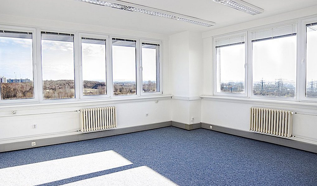 Pronájem kanceláře 135 m², Vestec – náhled fotky 3
