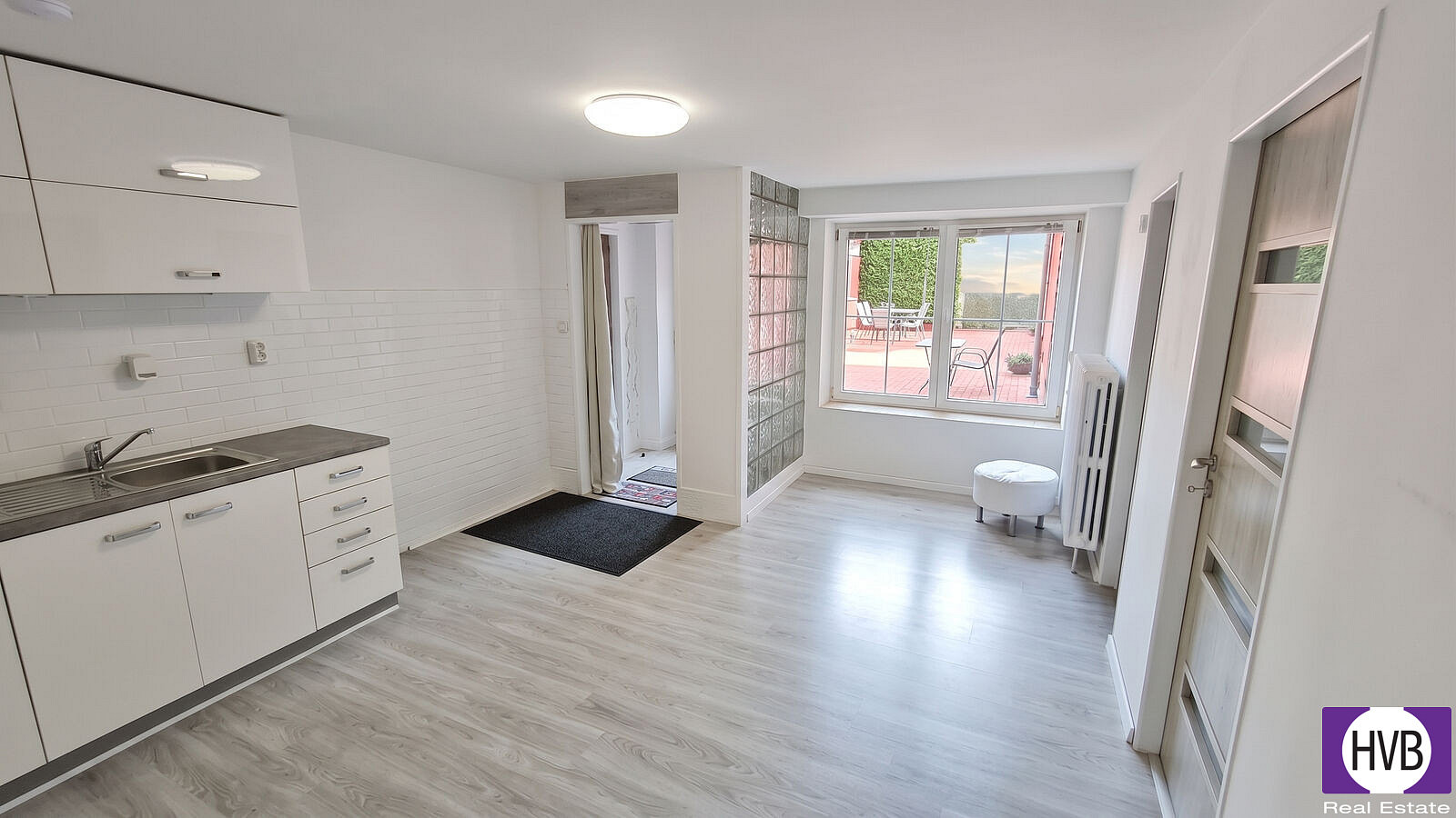 Pronájem bytu 2+kk 42 m² – fotografie 3