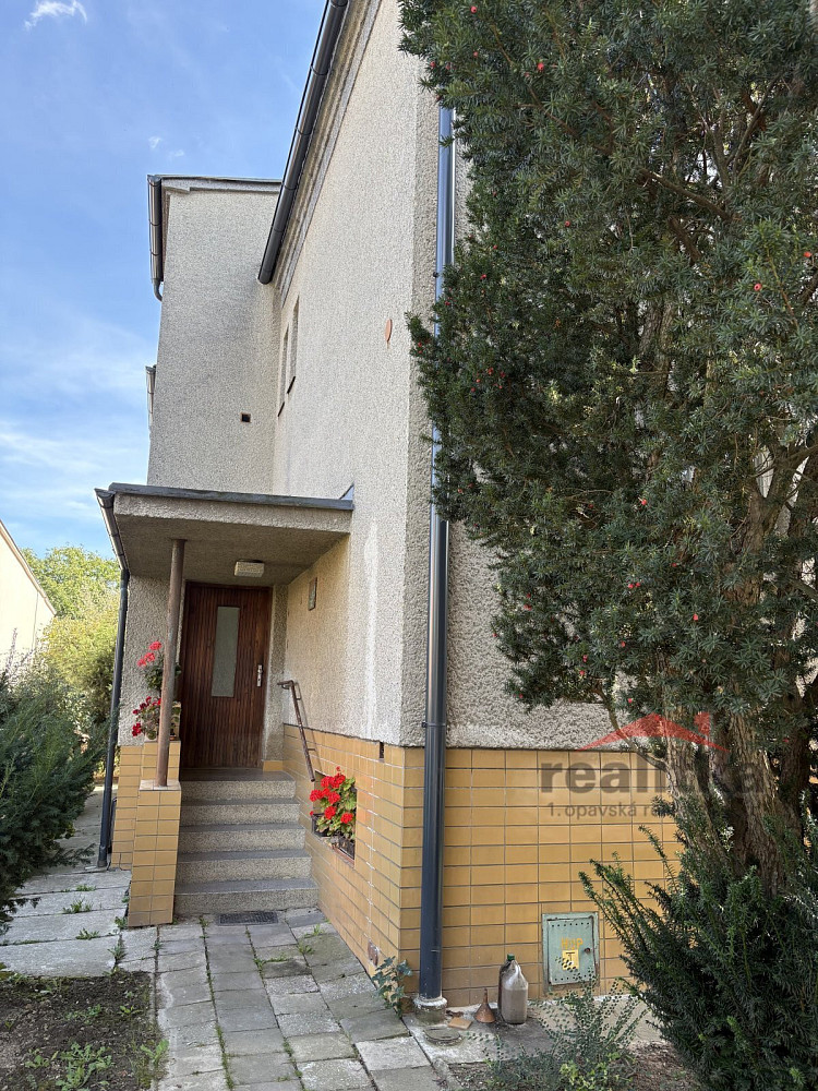 Prodej domu 260 m² s pozemkem 961 m² – fotografie 2