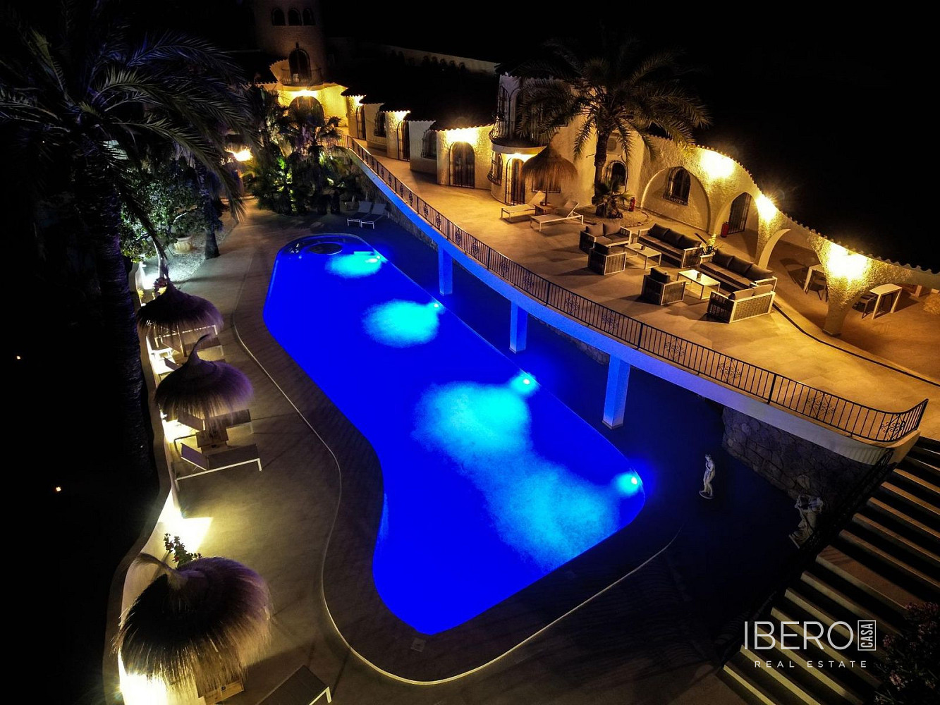 Prodej domu 1 075 m² s pozemkem 10 000 m²