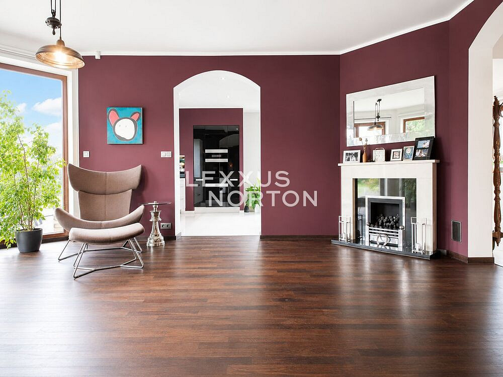 Pronájem domu 260 m² s pozemkem 821 m² — photo 2